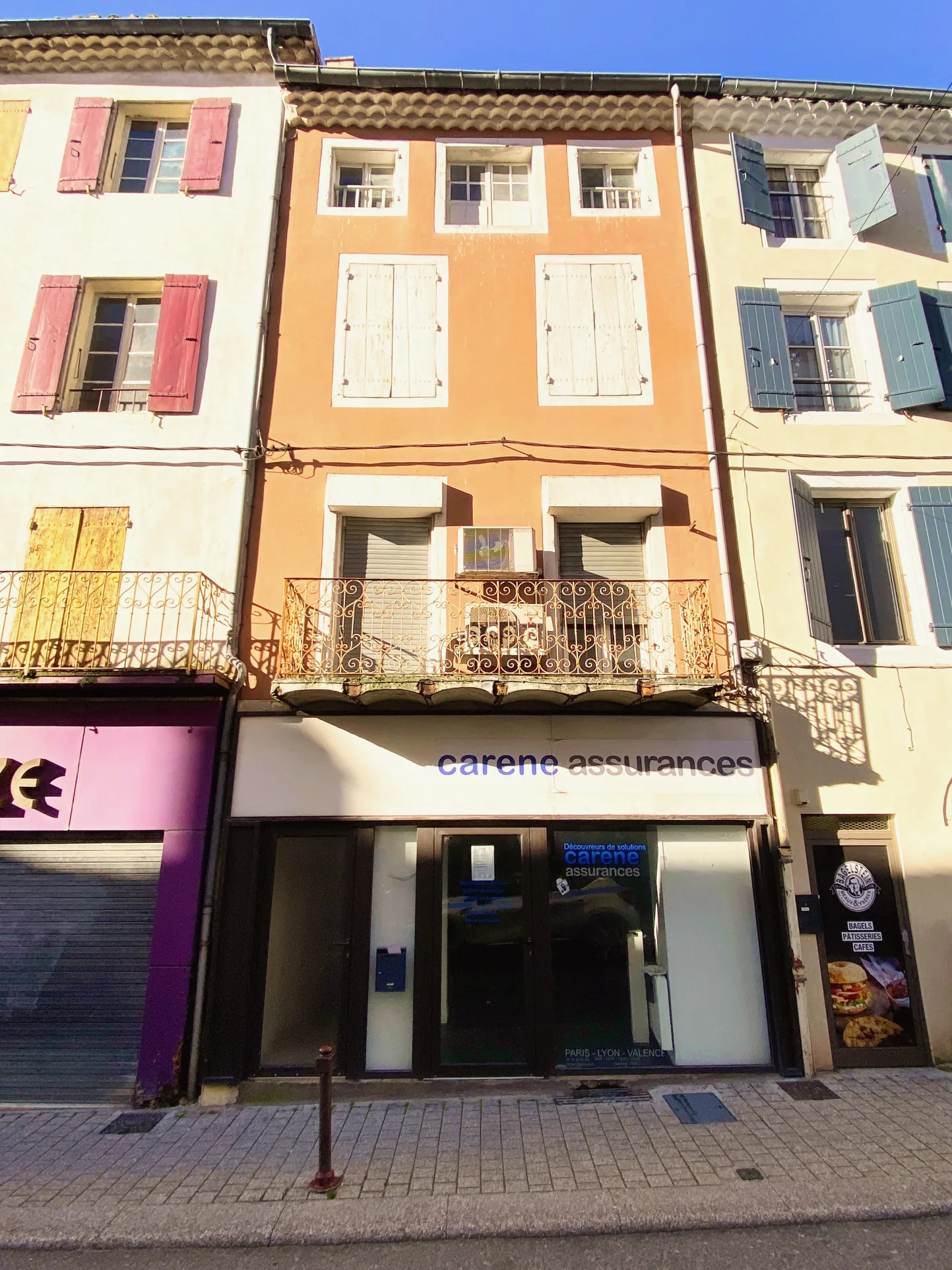 Immeuble à Aubenas avec local commercial et logements en centre-ville 