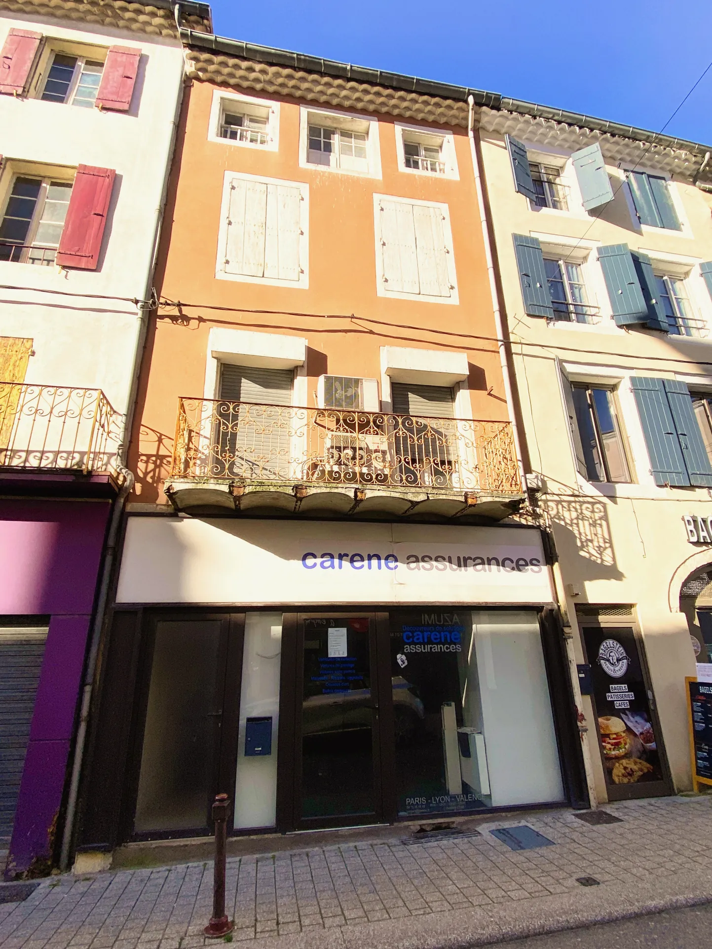 Immeuble à Aubenas avec local commercial et logements en centre-ville 