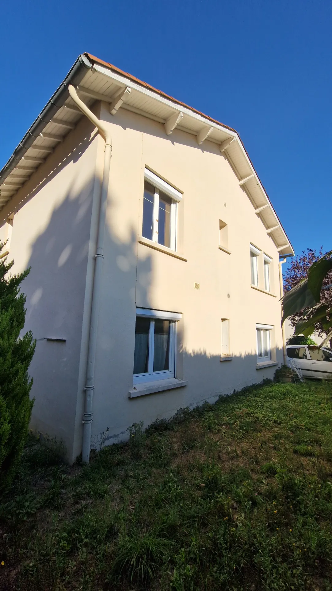 Villa indépendante à Millau de 119 m² avec terrain clos et travaux à prévoir 