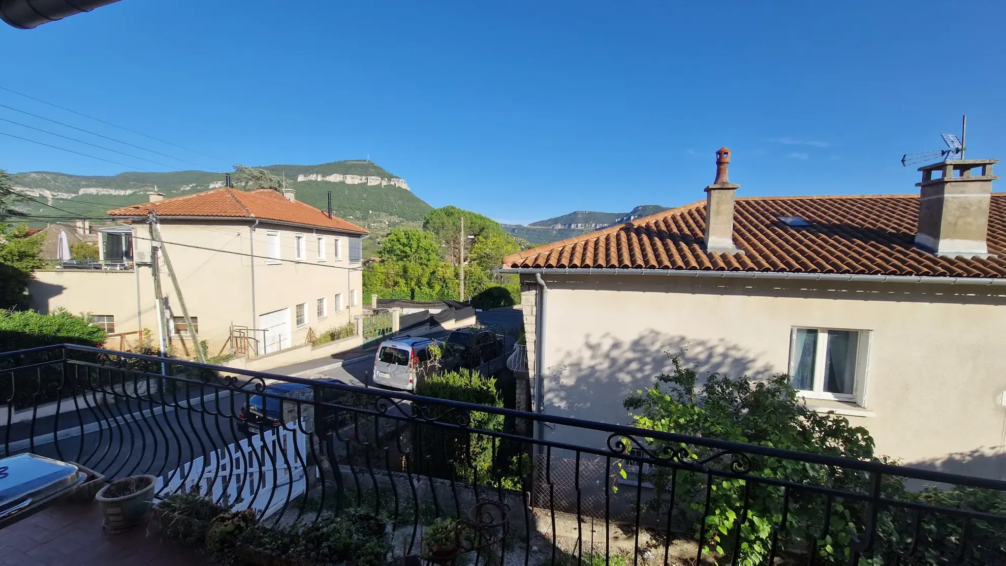 Villa indépendante à Millau de 119 m² avec terrain clos et travaux à prévoir 