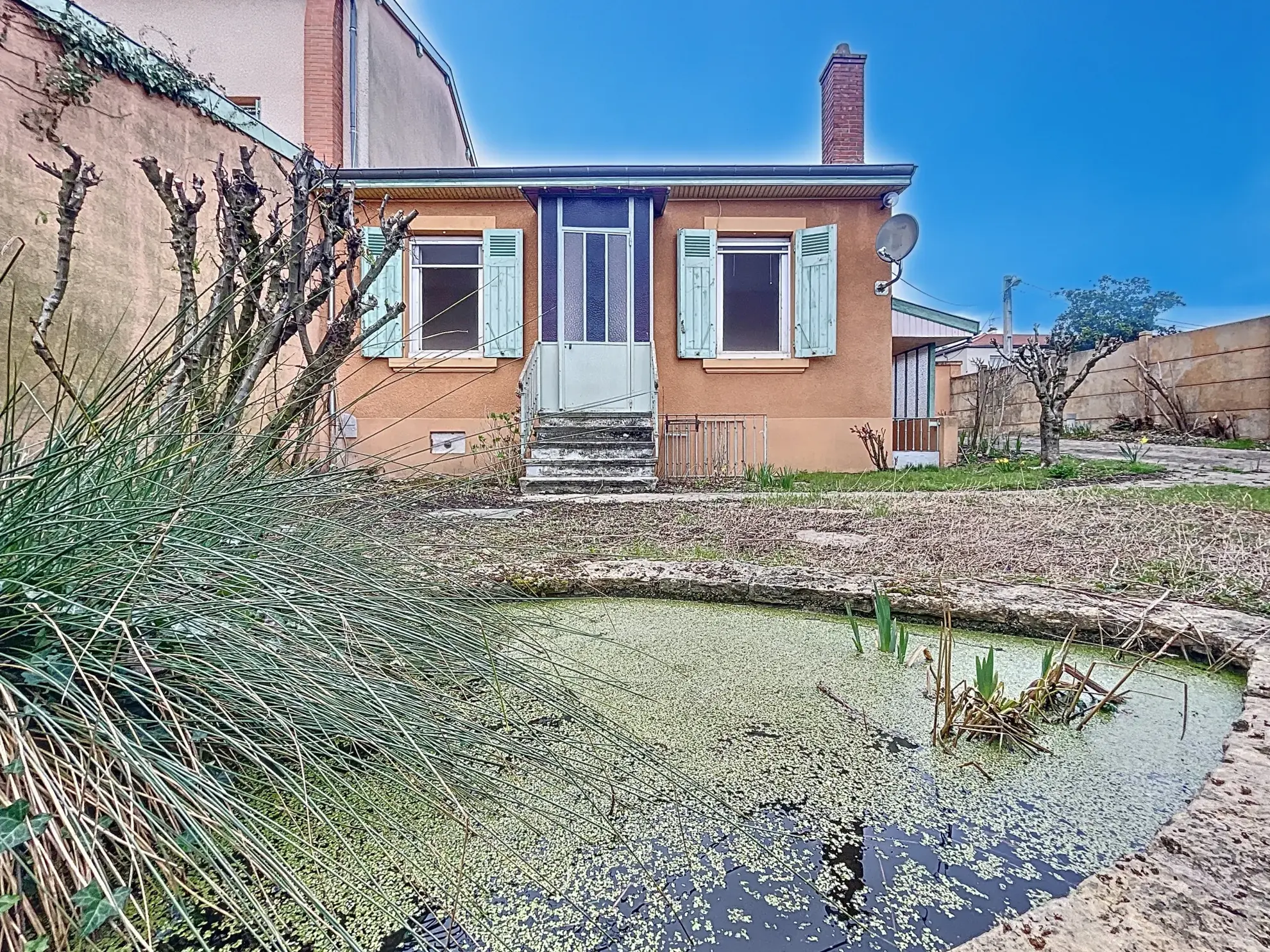 Maison de plain-pied avec jardin et double garage à Pierre Bénite