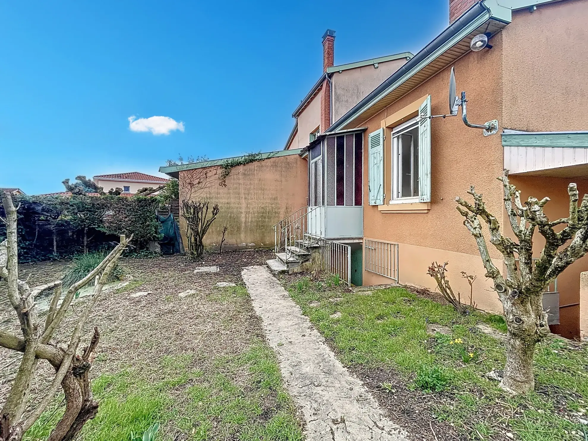 Maison de plain-pied avec jardin et double garage à Pierre Bénite 