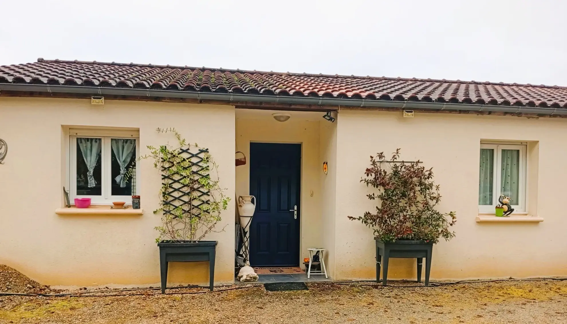 Maison de plain-pied avec 3 chambres, jardin clos, proximité forêt et commodités à pied 