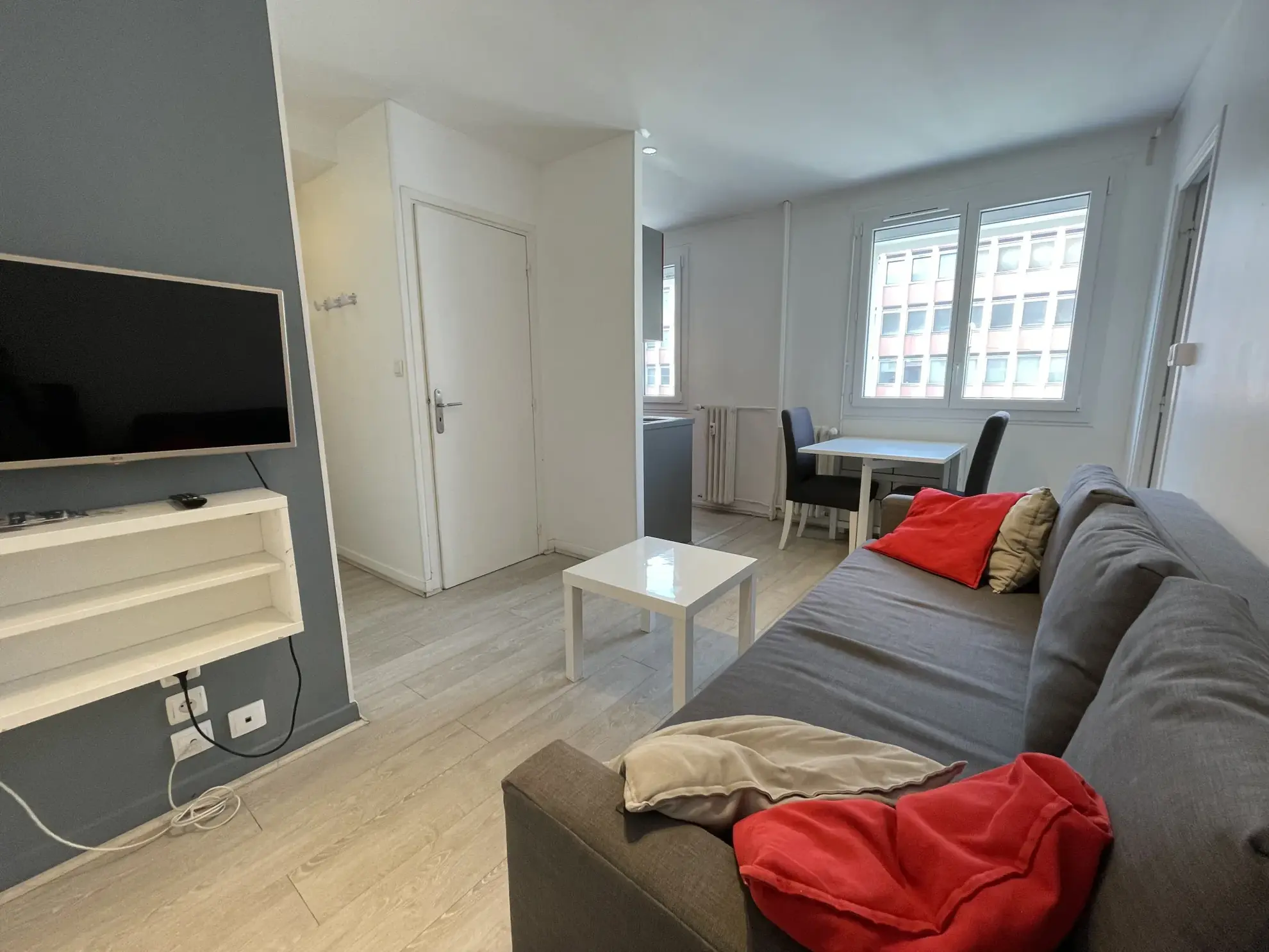 Appartement T4 à Dijon proche Gare et Arquebuse avec deux logements meublés 