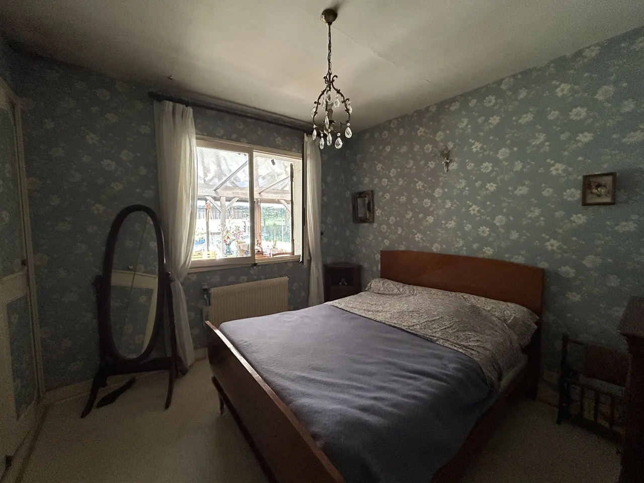 Maison avec piscine, étang et terrain constructible à Chamboulive, Corrèze 