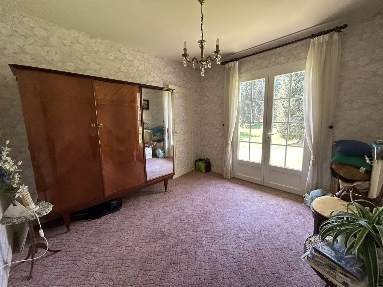 Maison avec piscine, étang et terrain constructible à Chamboulive, Corrèze 