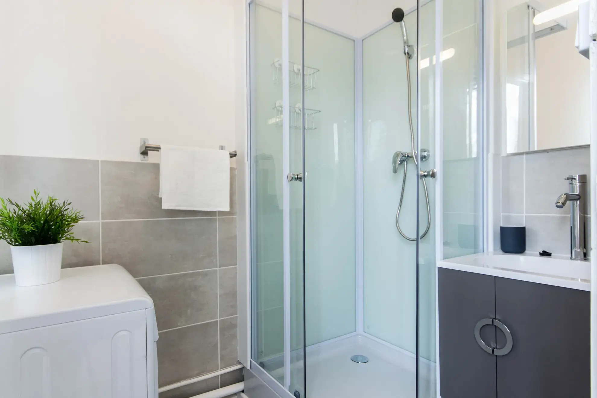 Appartement T4 à Dijon proche Gare et Arquebuse avec deux logements meublés 