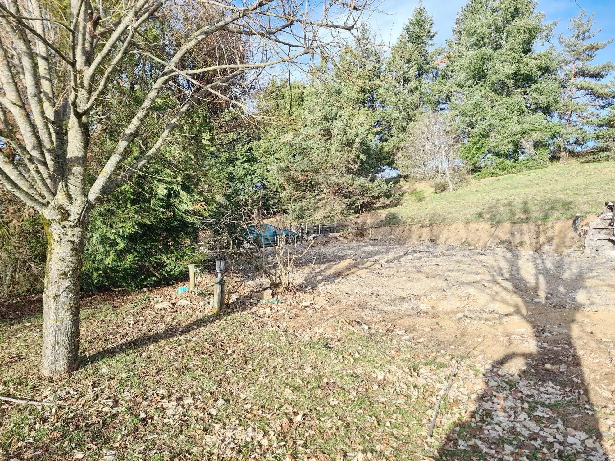 Terrain constructible de 7543 m² avec vue panoramique à BANSAT 