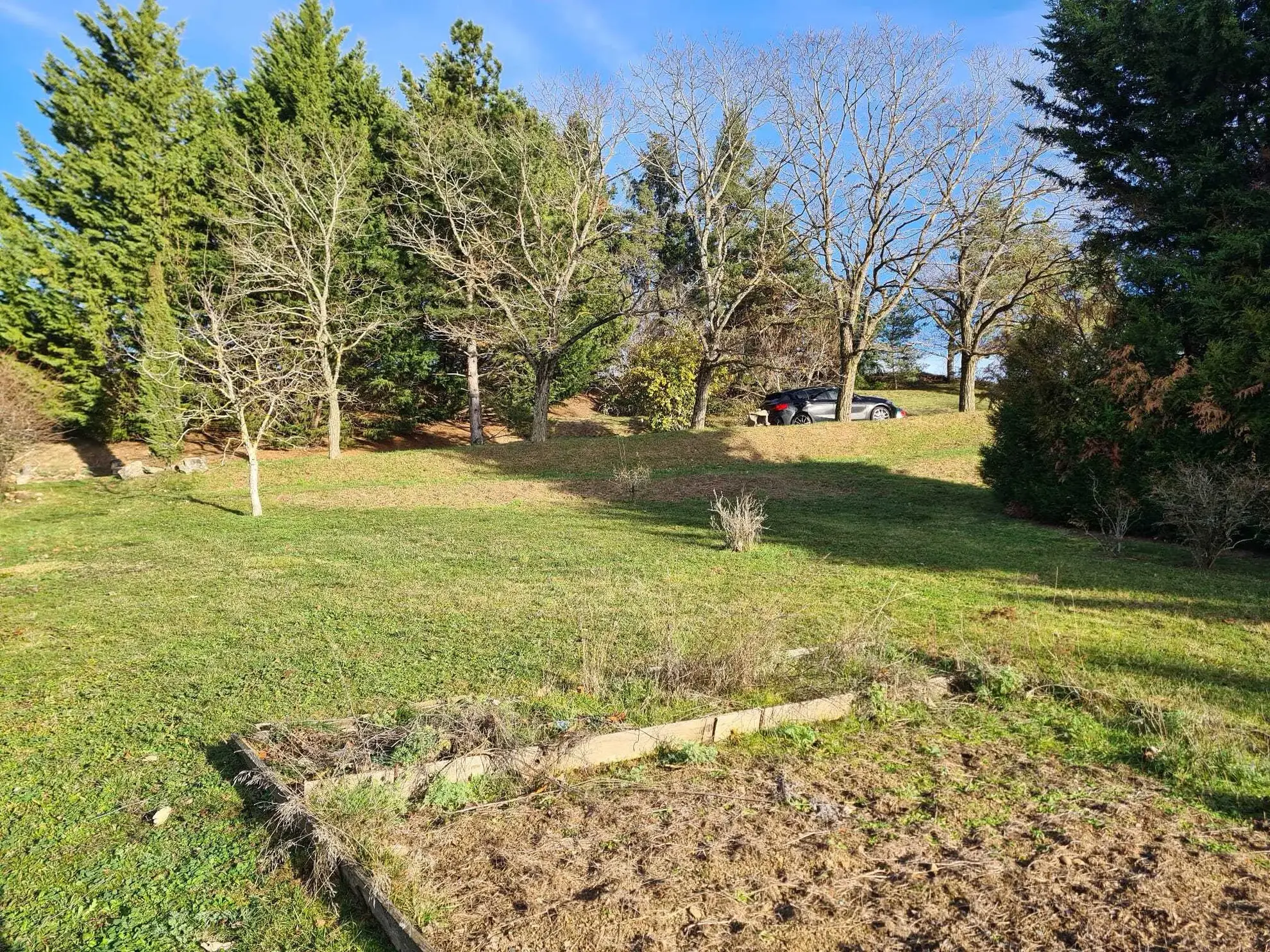 Terrain constructible de 7543 m² avec vue panoramique à BANSAT 