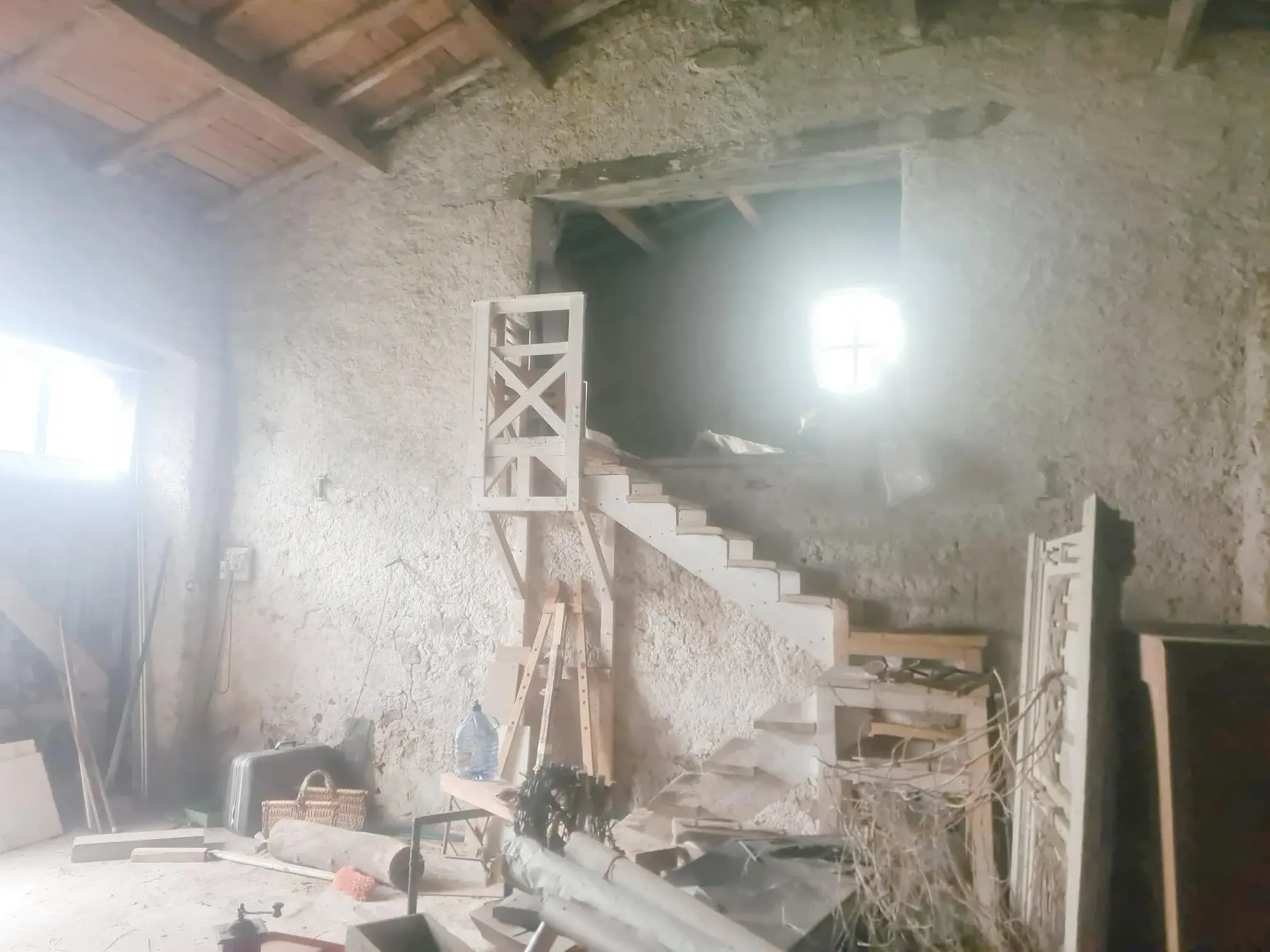 Terrain constructible de 7543 m² avec vue panoramique à BANSAT 