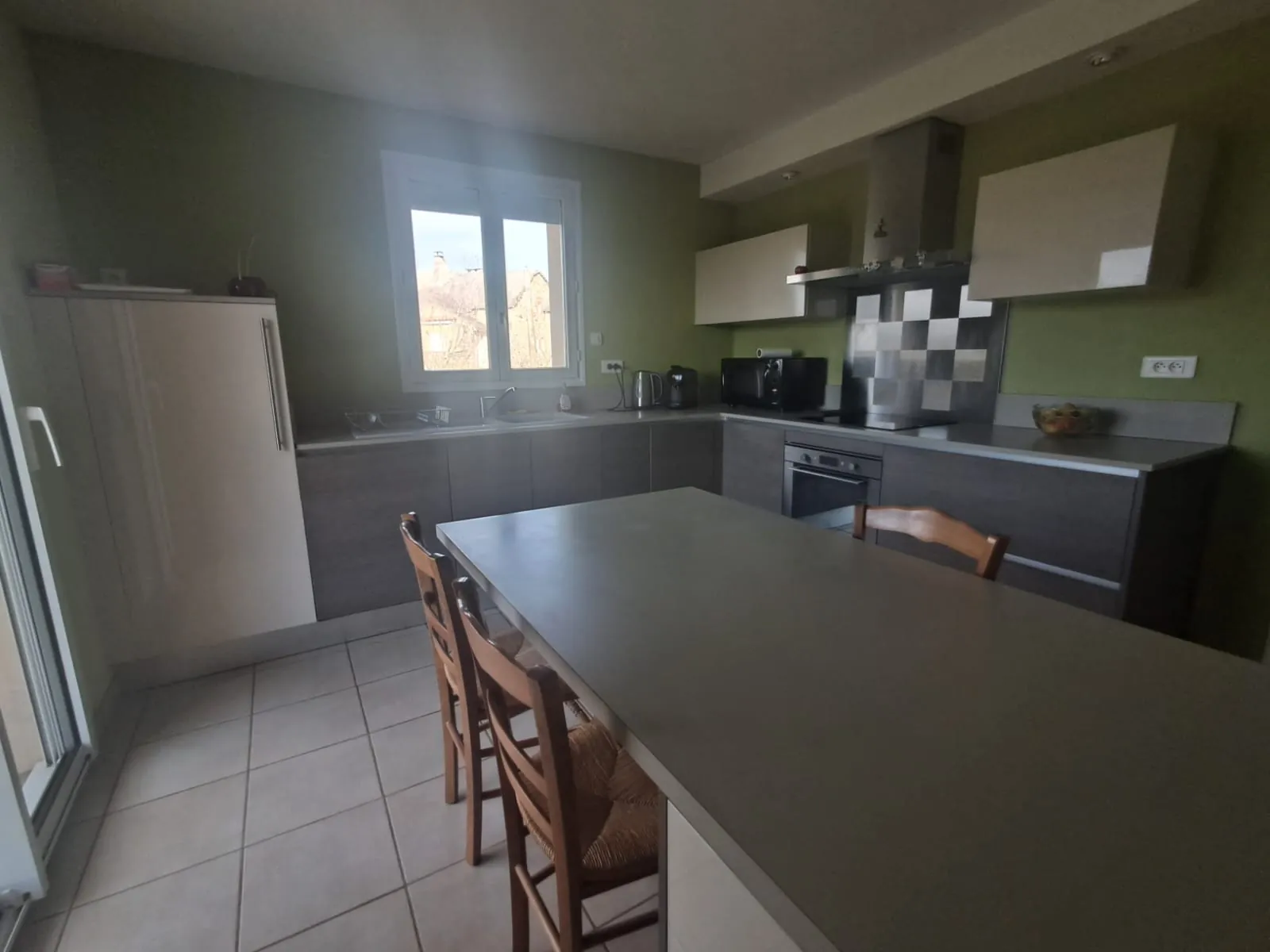 Maison T5 à 20 minutes de Millau avec terrasse et garage à Verrières 