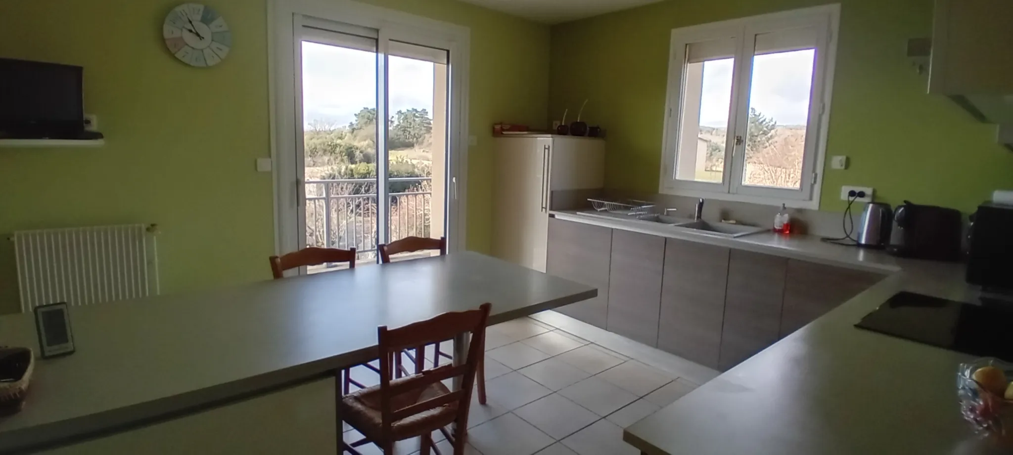 Maison T5 à 20 minutes de Millau avec terrasse et garage à Verrières 