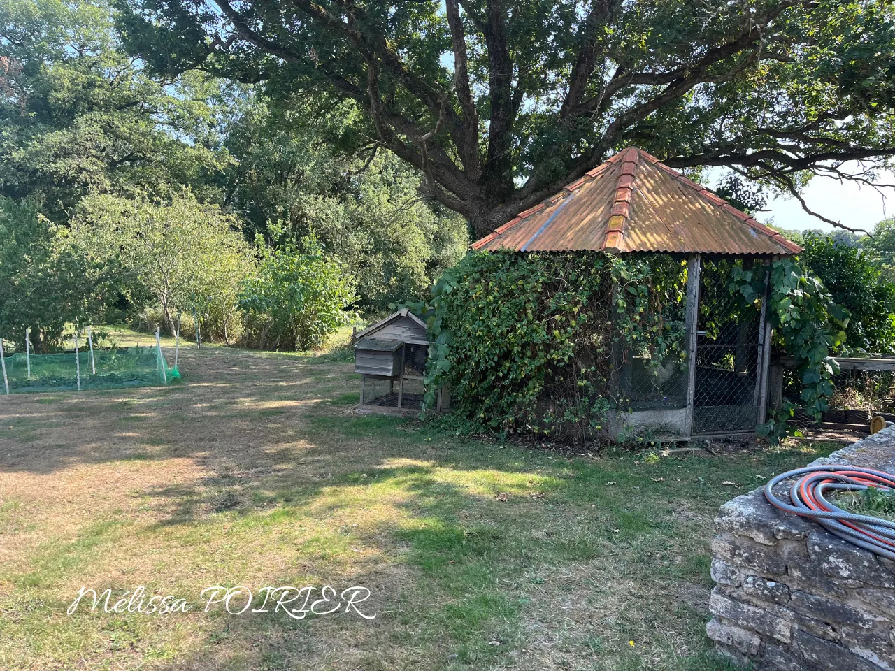 Maison de plain-pied avec 3 chambres et grand terrain à Mortagne-sur-Sèvre 