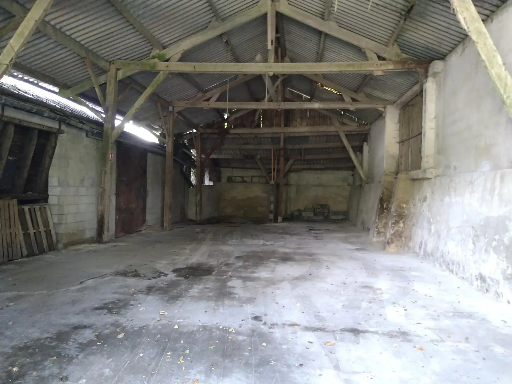 Maison de campagne à Gesvres de 147,63 m² avec dépendances et terrain de 3 318 m² 