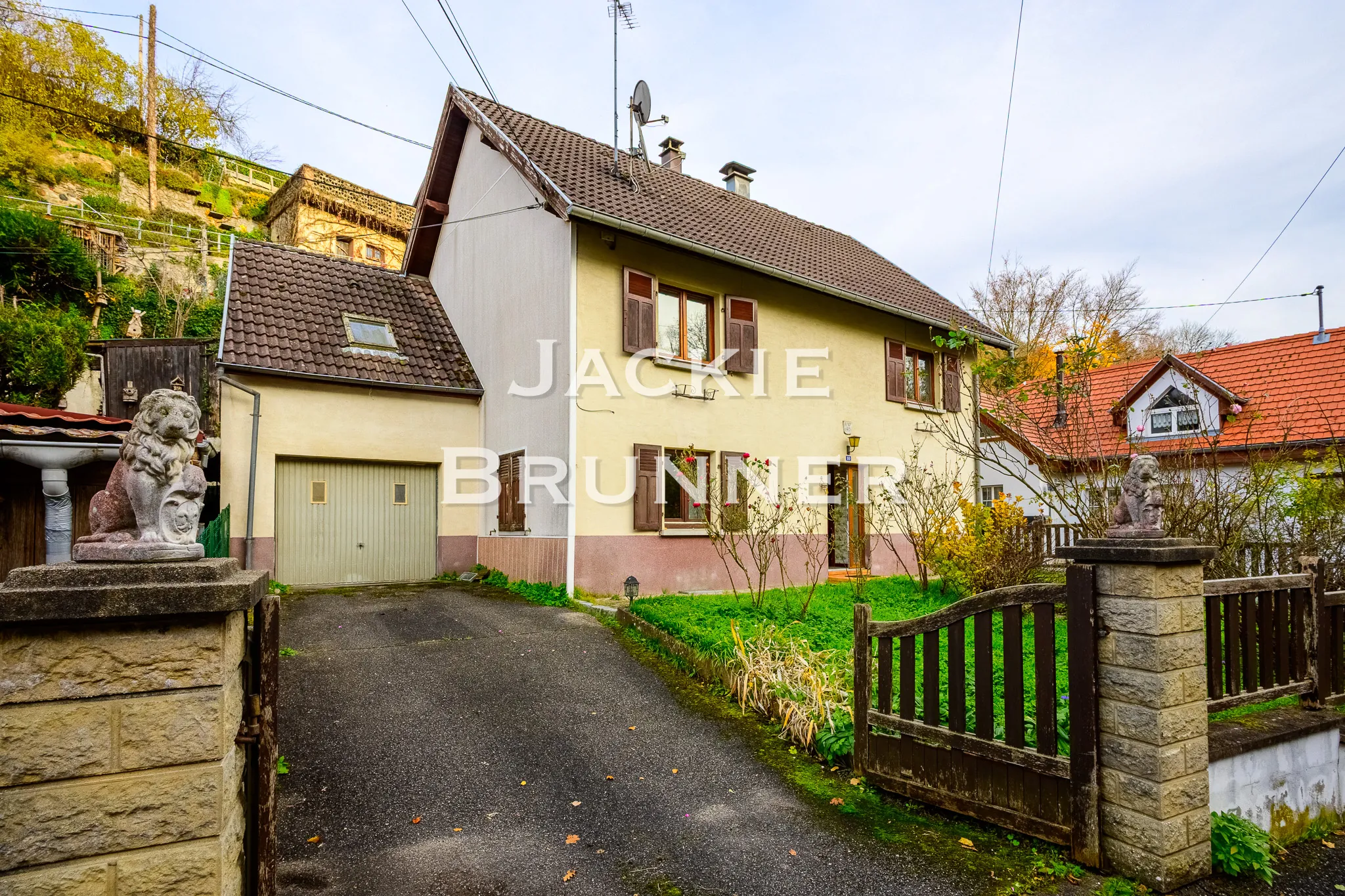 Maison individuelle à Saint-Amarin à rénover sur 397 m² - 6 pièces