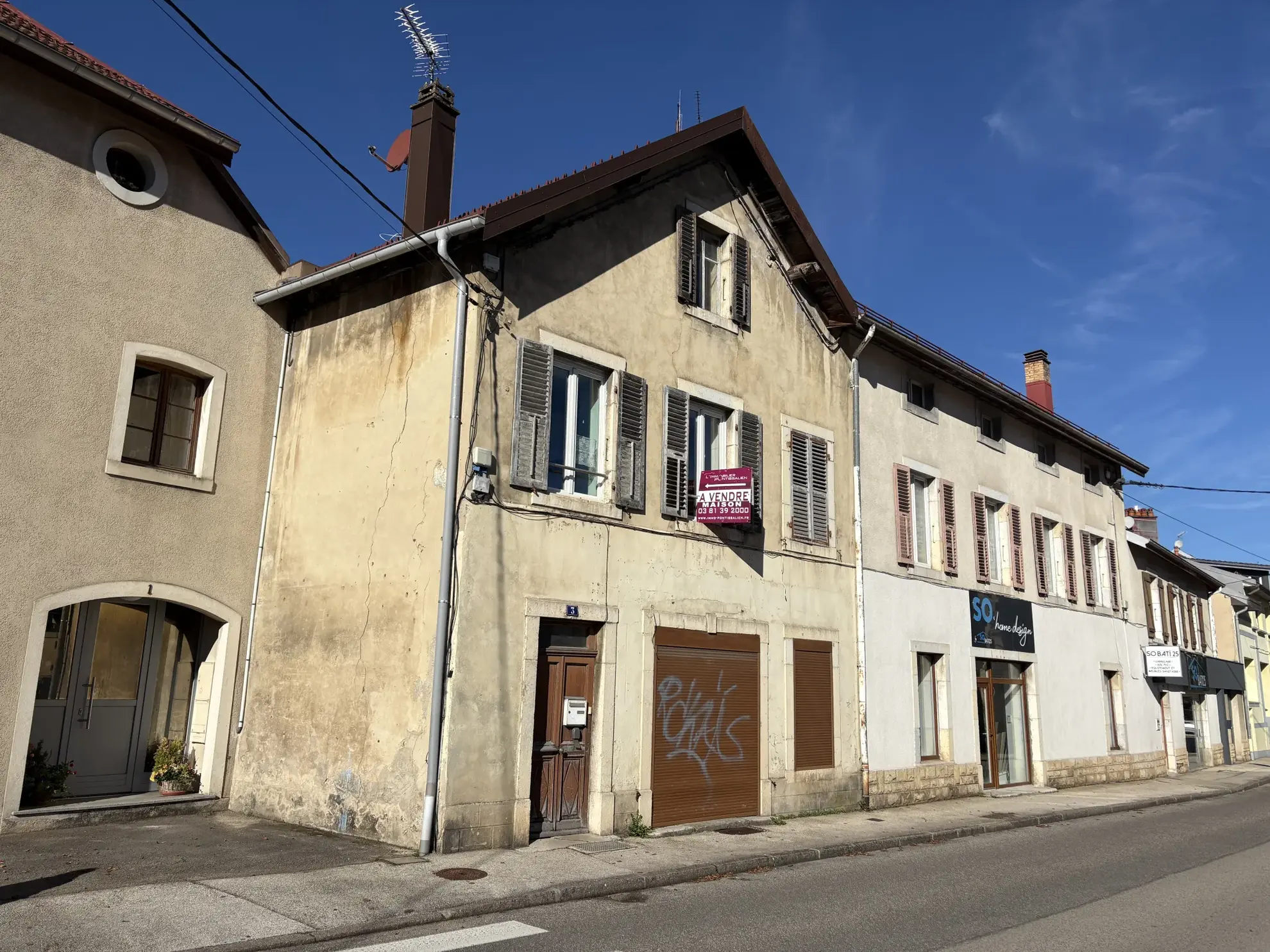 Maison à rénover avec potentiel de 3 logements à Pontarlier - 247 m²