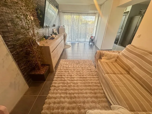 Villa moderne à Vias avec jardin, panneaux solaires et confort optimal 