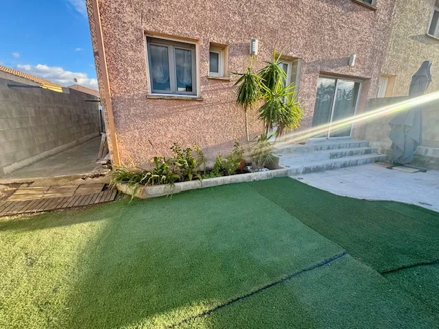 Villa moderne à Vias avec jardin, panneaux solaires et confort optimal 