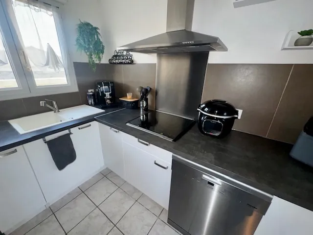 Villa moderne à Vias avec jardin, panneaux solaires et confort optimal 