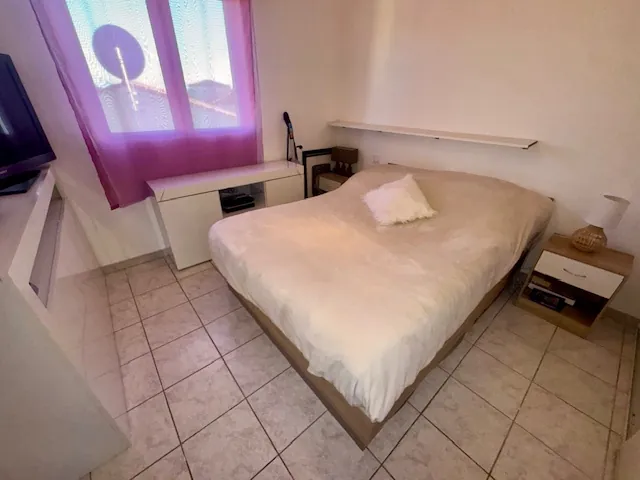 Villa moderne à Vias avec jardin, panneaux solaires et confort optimal 