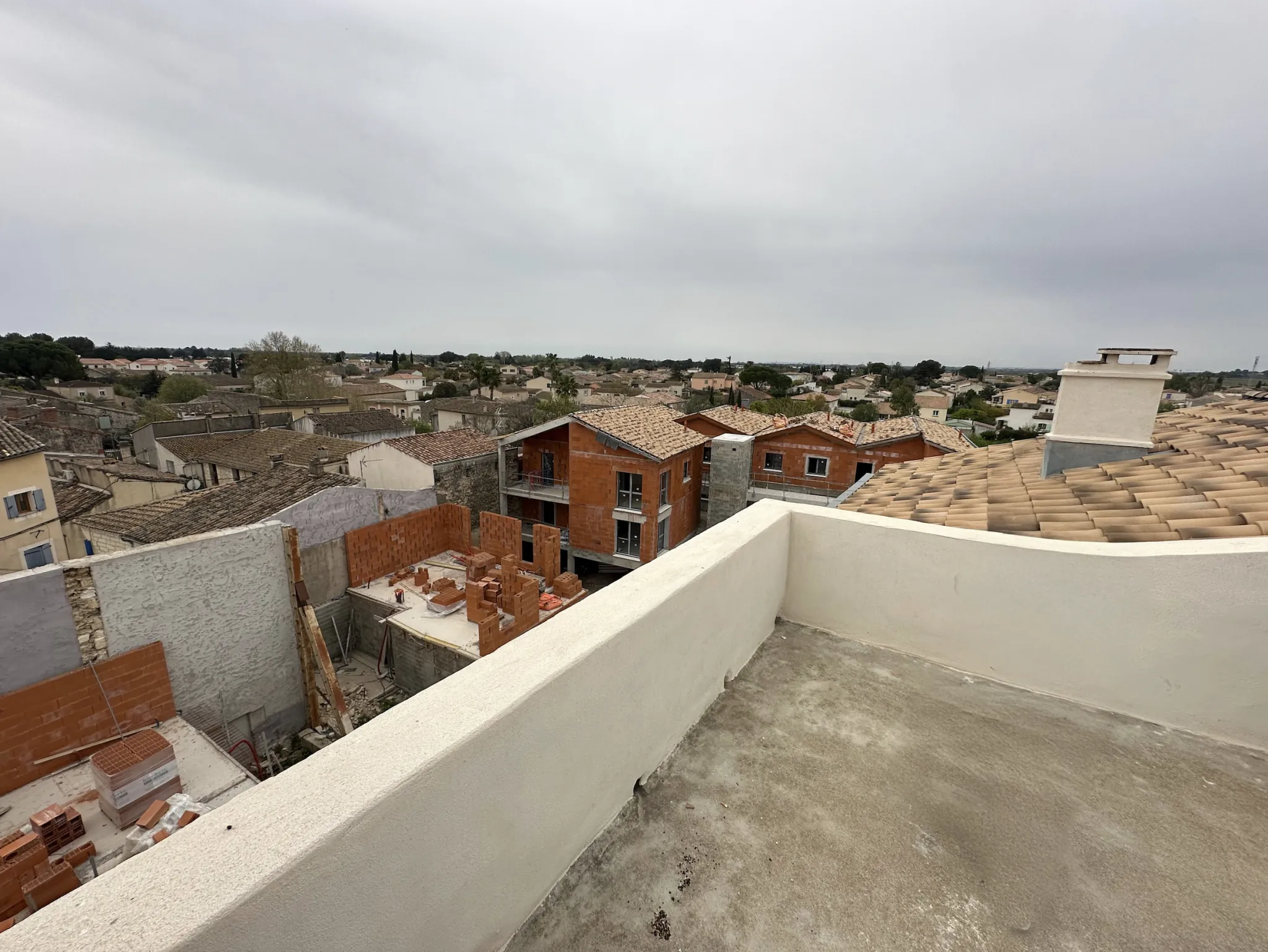 Appartement T2 neuf avec terrasse rooftop à Valergues — Vue imprenable et parking inclus