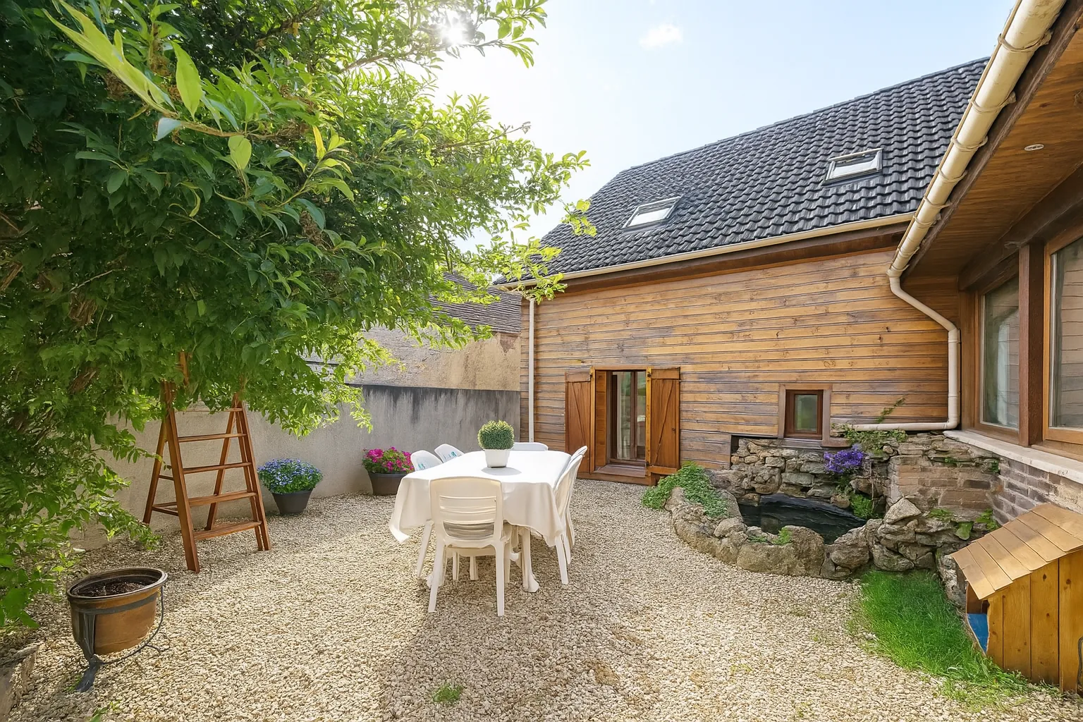 Maison familiale de 270 m² avec jardin et dépendances proche Joigny
