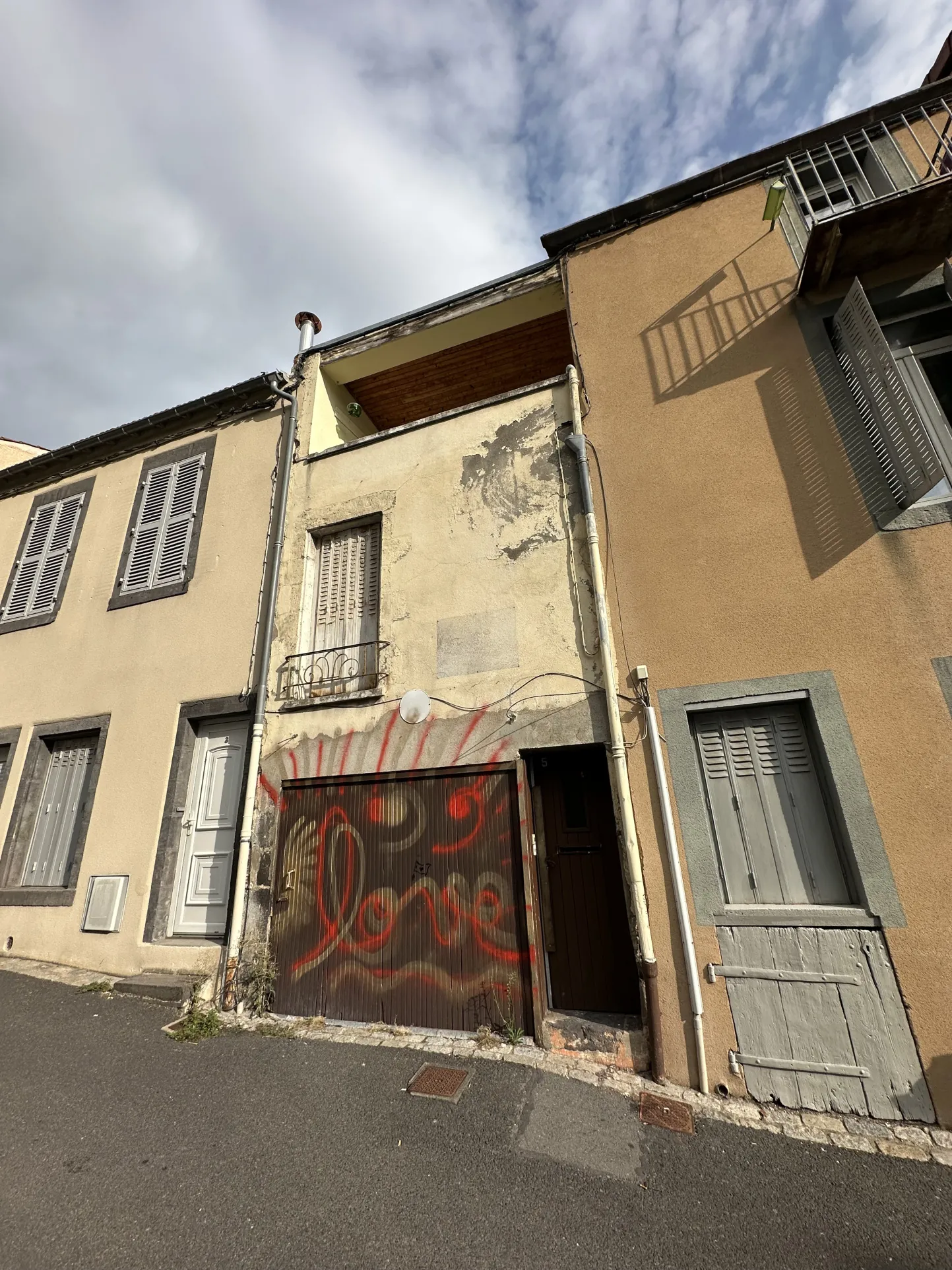 Immeuble à vendre à Clermont-Ferrand près des écoles et faculté, potentiel locatif élevé