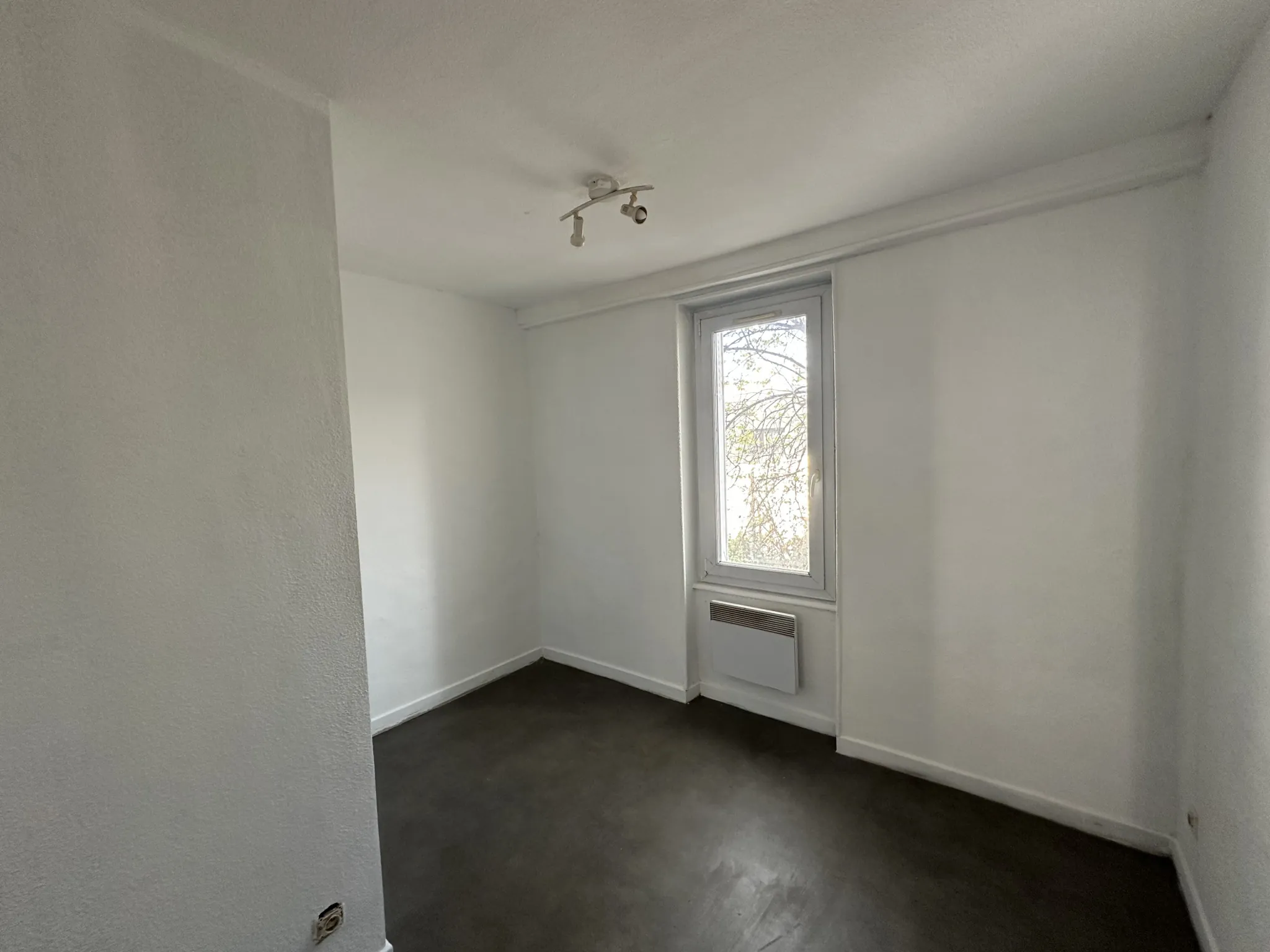 Immeuble à vendre à Clermont-Ferrand près des écoles et faculté, potentiel locatif élevé 