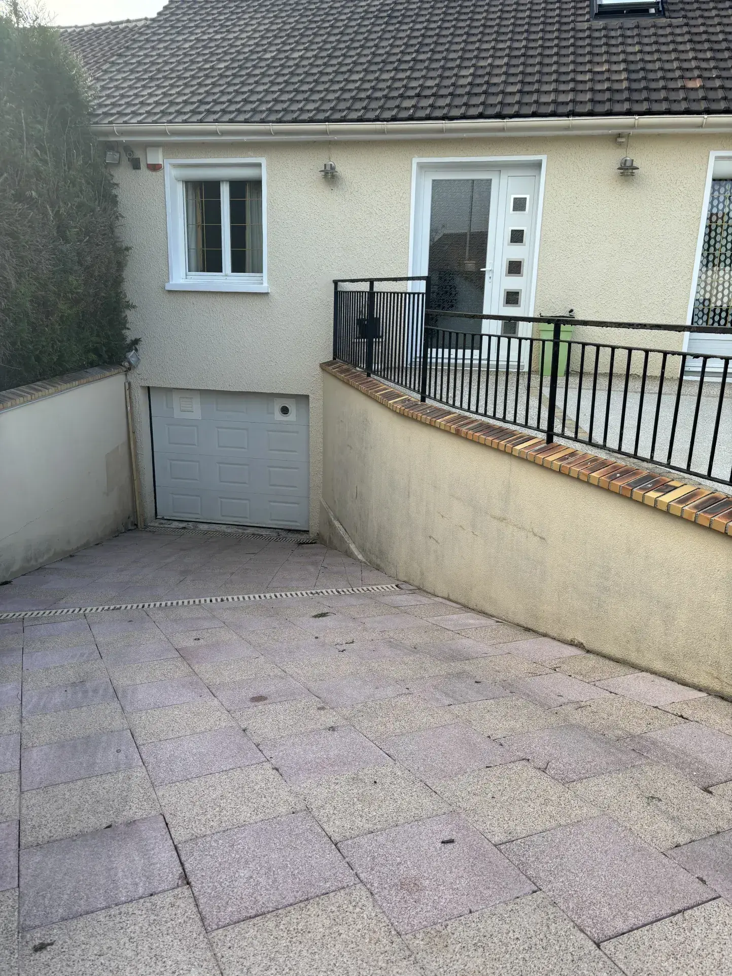 Maison familiale avec piscine à Jouy-le-Châtel, 4 chambres, grand sous-sol 