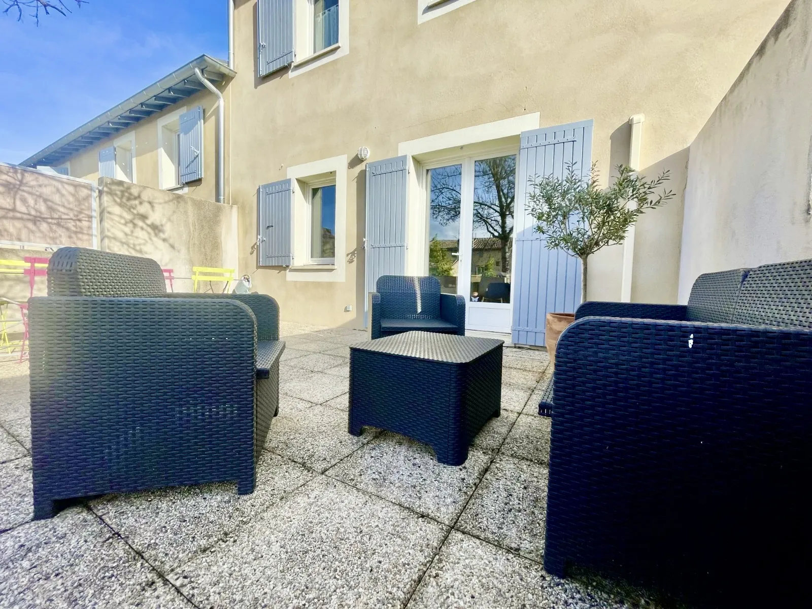 Appartement lumineux de 63 m² avec terrasse, jardin et parking à Malaucène