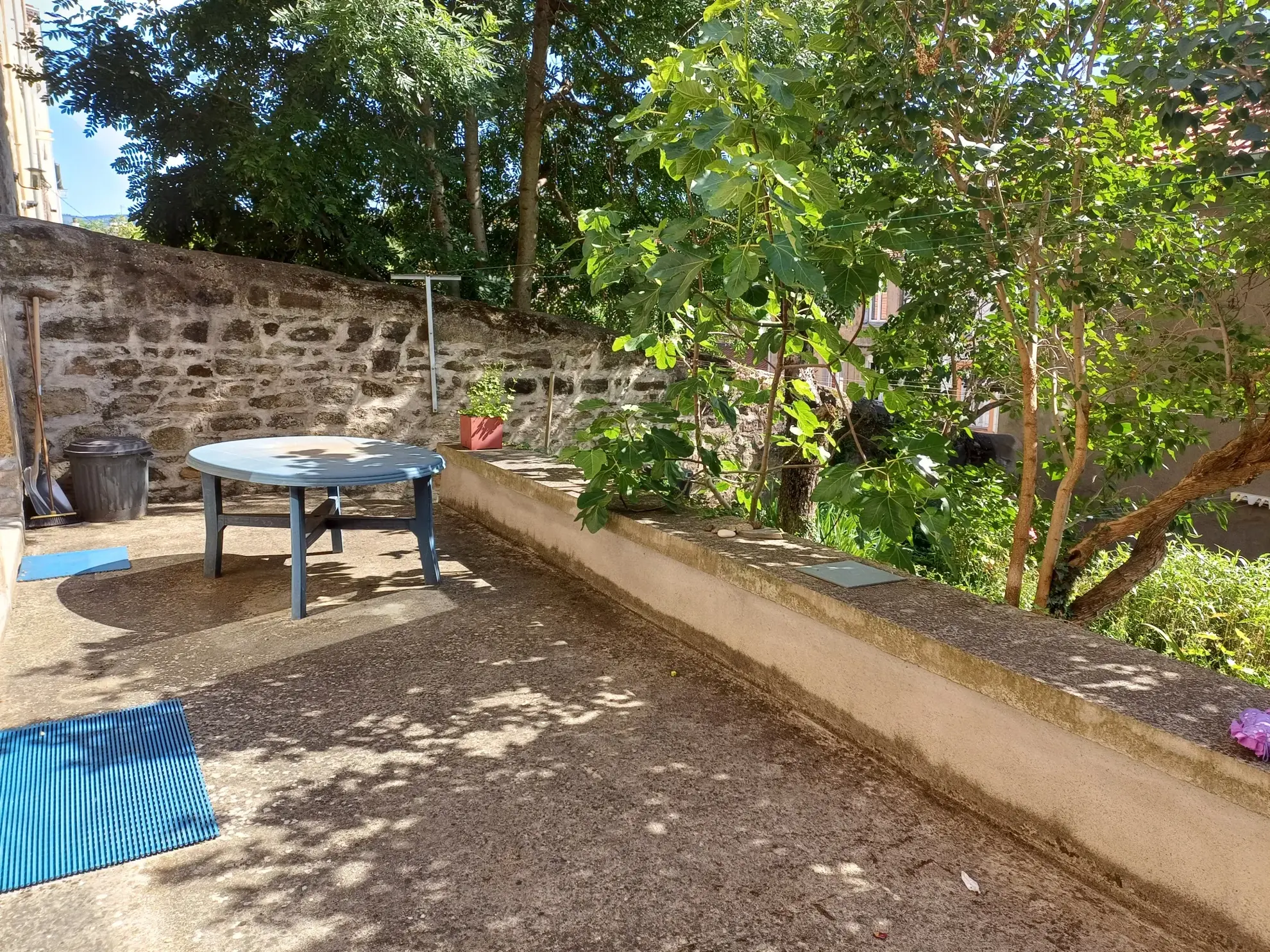 Appartement triplex spacieux avec garage, terrasse et cave à Saint-Étienne