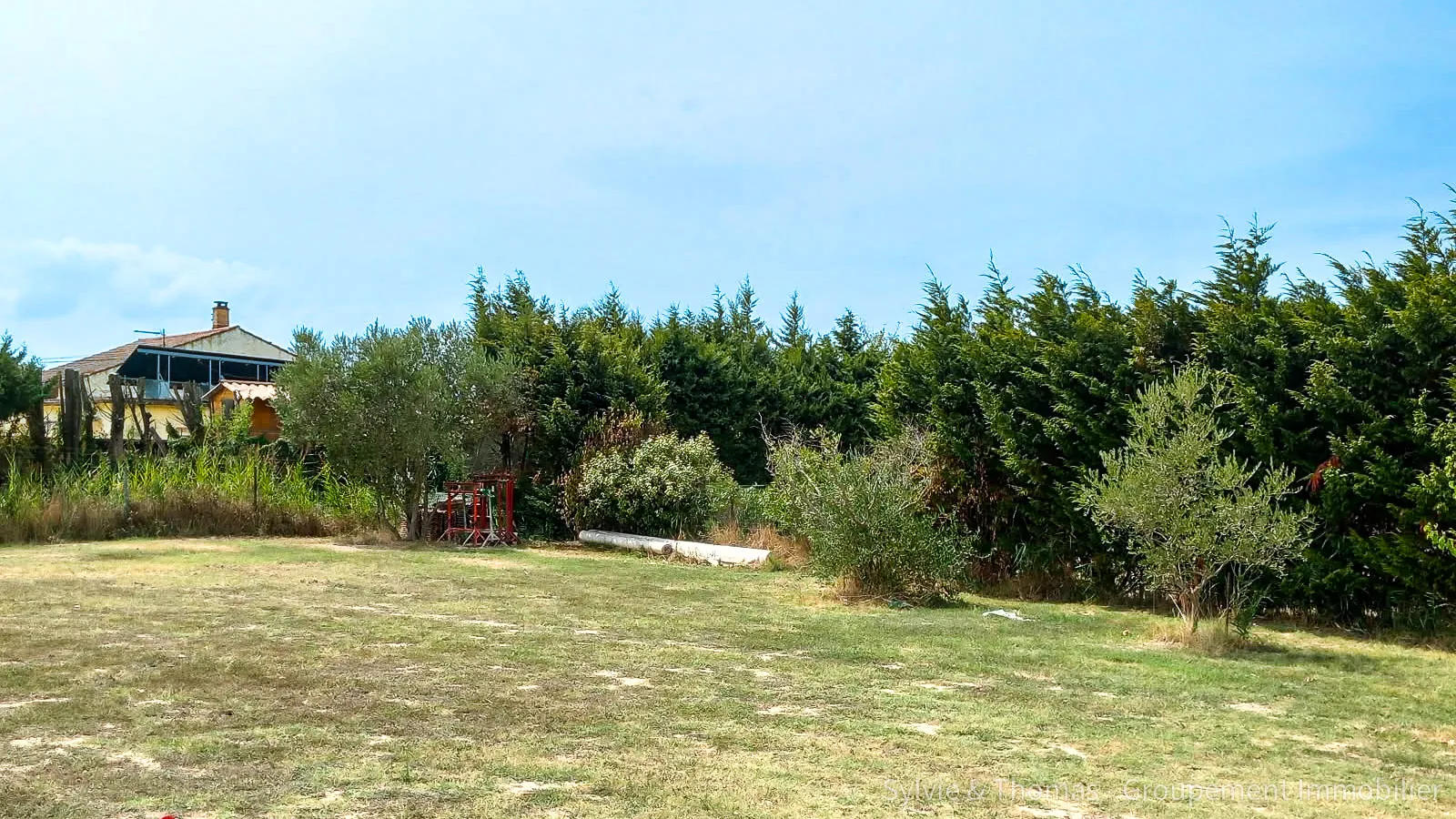 Terrain constructible de 481 m² à Courthézon, hors lotissement, idéal pour bâtir 