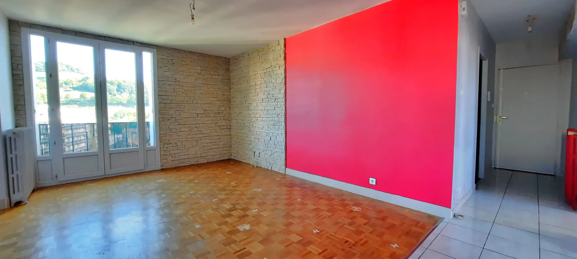 Appartement traversant de 67 m² à Aurillac avec vue dégagée et cave