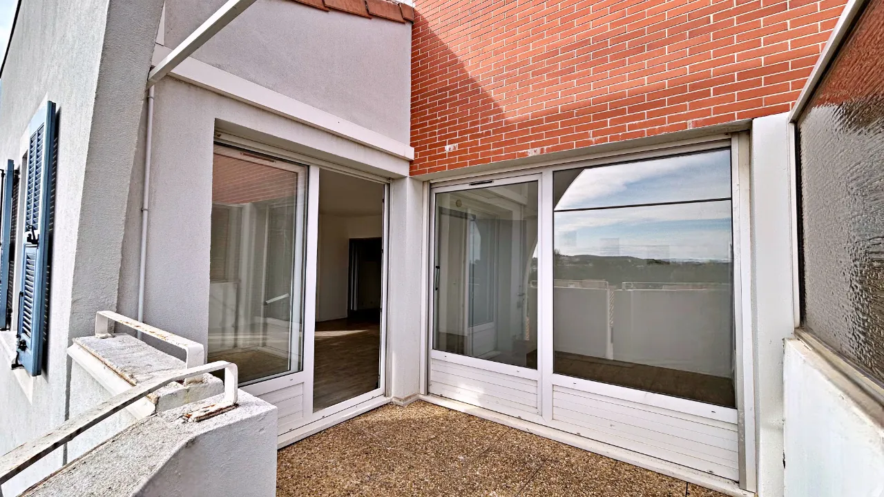 Appartement 5 pièces de 99 m2 à Narbonne avec vue dégagée et stationnement 