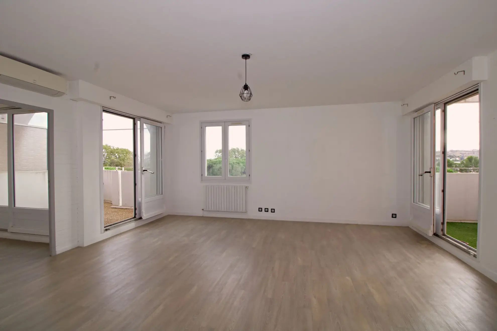 Appartement 5 pièces de 99 m2 à Narbonne avec vue dégagée et stationnement 