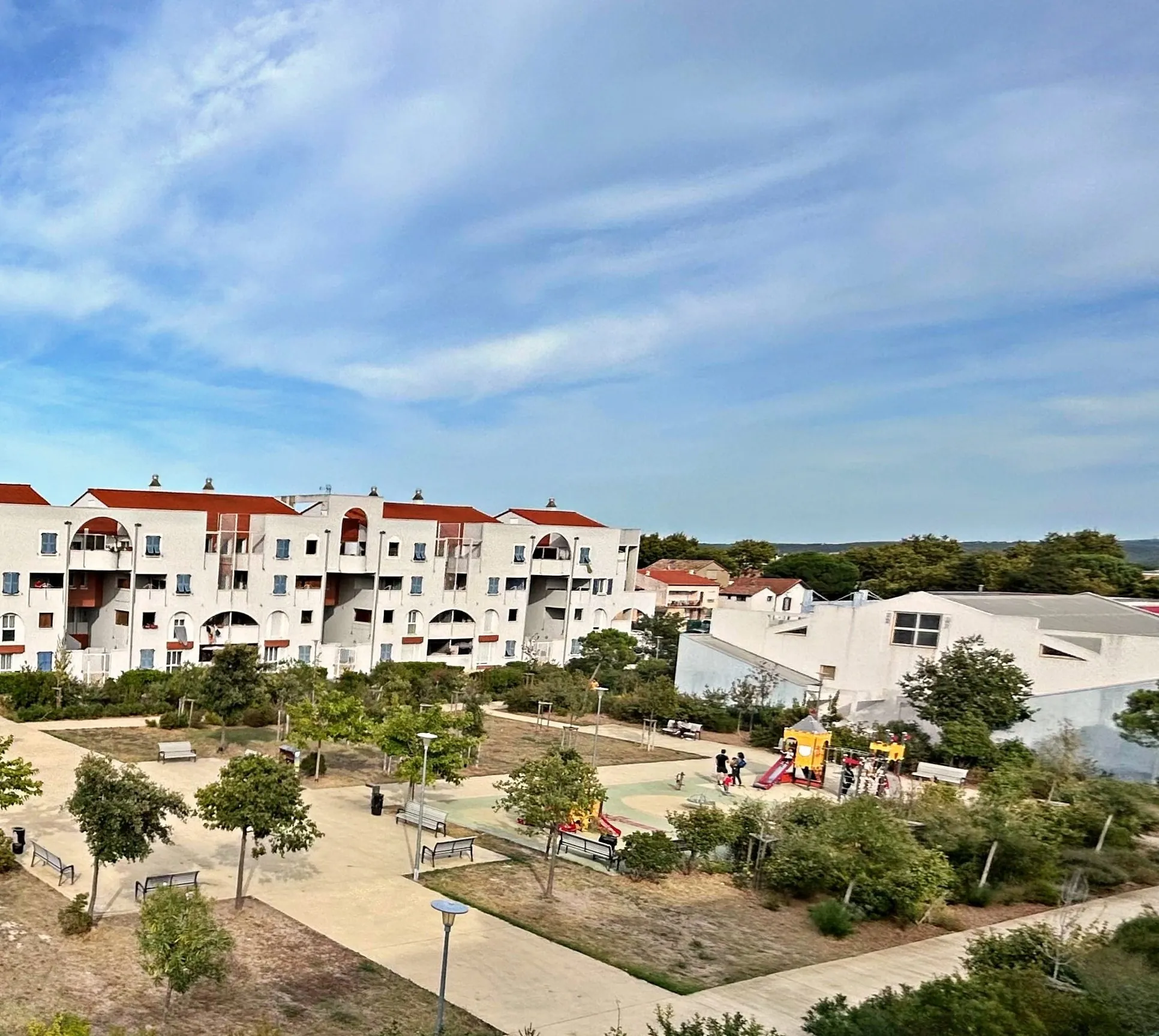 Appartement 5 pièces de 99 m2 à Narbonne avec vue dégagée et stationnement 