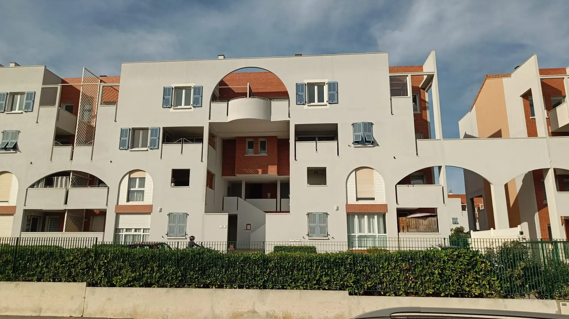 Appartement 5 pièces de 99 m2 à Narbonne avec vue dégagée et stationnement 