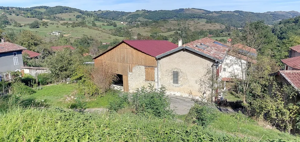 Maison de village rénovée de 150m² avec grange à Durban-sur-Arize