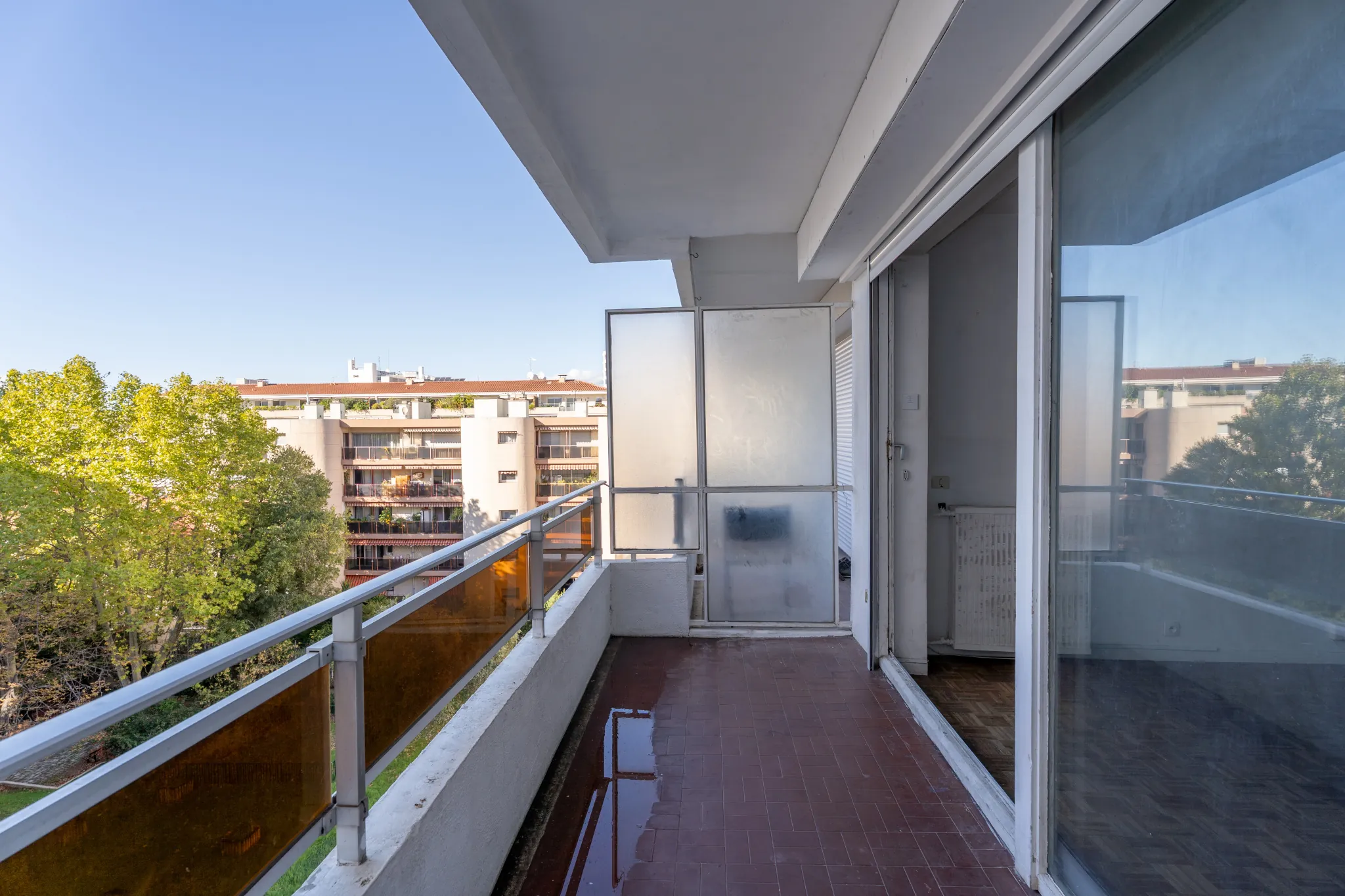 Studio lumineux de 21,95 m² à Marseille avec balcon et potentiel d'investissement