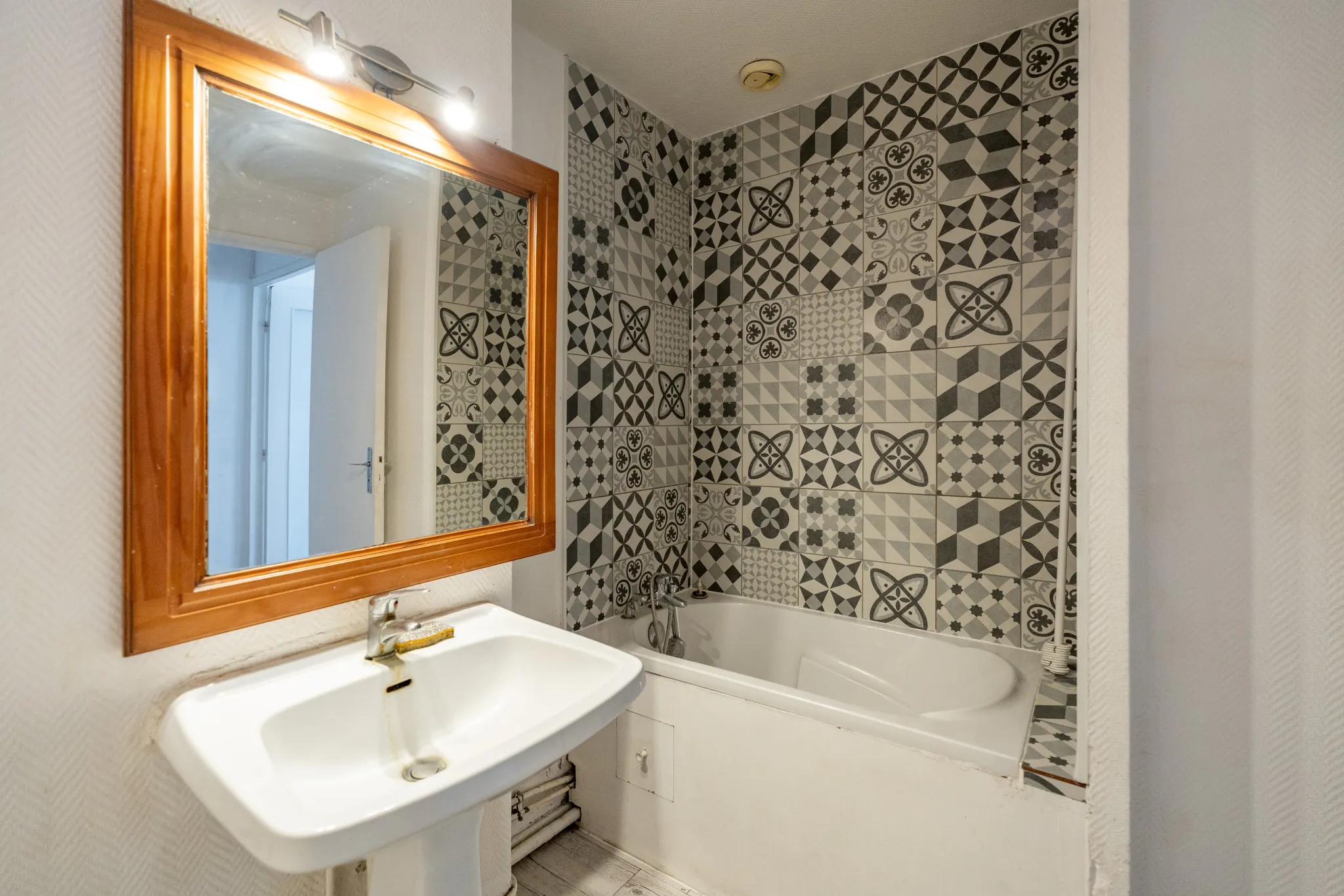 Studio lumineux de 21,95 m² à Marseille avec balcon et potentiel d'investissement 