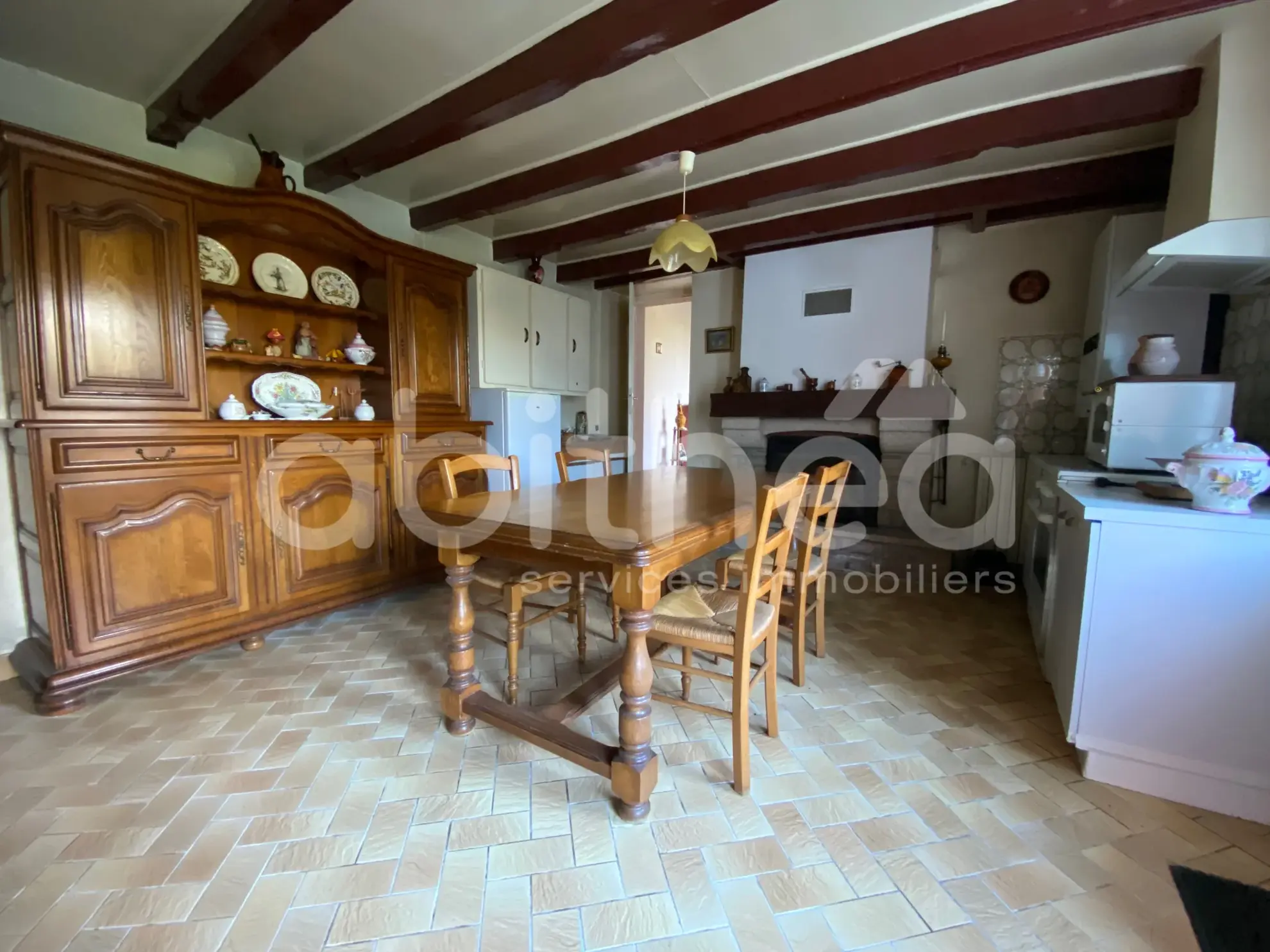 Maison à rénover avec grange aménageable et terrain de 2050 m² à Chirac