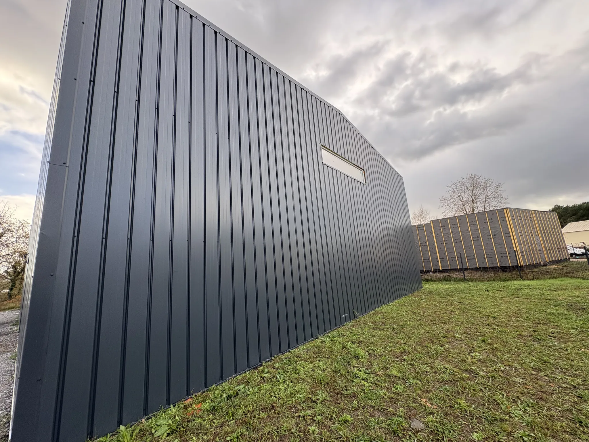 Local professionnel neuf à Mimizan - Opportunité en zone industrielle 