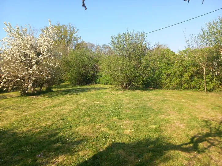 Terrain à bâtir de 900 m² à Gambais, idéal pour résidence R+C