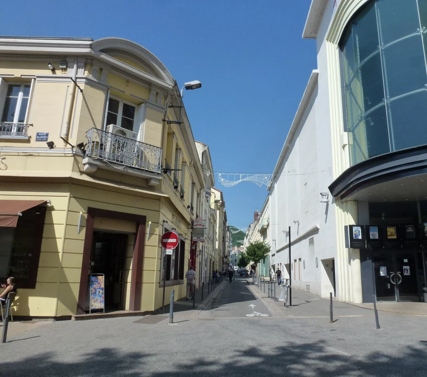 Fonds de commerce informatique et périphériques à Saint-Étienne avec forte visibilité