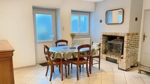 Grande maison à Cavagnac (46110) avec 4 chambres, terrain de 2426 m², confort moderne et environnement paisible 