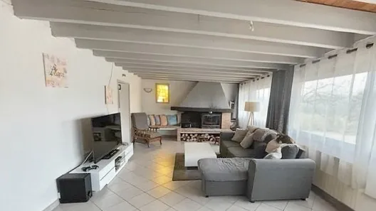 Grande maison à Cavagnac (46110) avec 4 chambres, terrain de 2426 m², confort moderne et environnement paisible