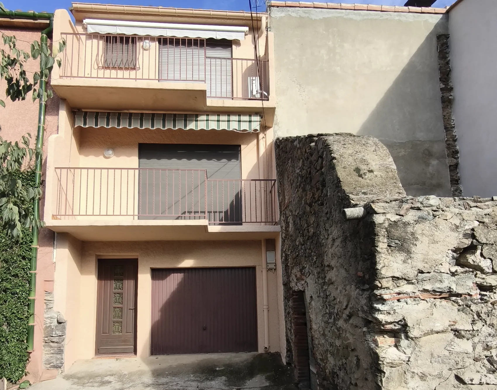 Maison de ville à Banyuls-sur-Mer avec terrasse, garage et vue montagne à vendre 