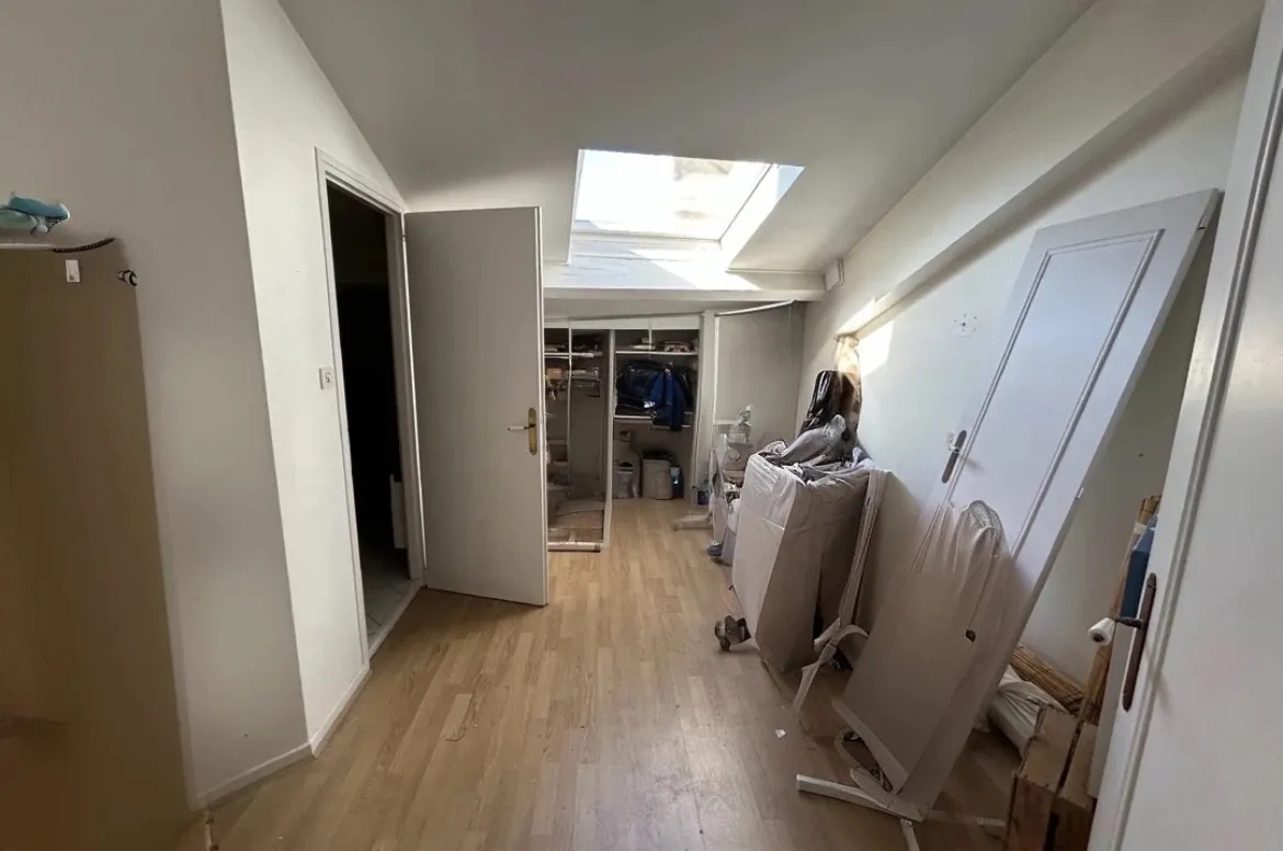Appartement à rénover avec fort potentiel au dernier étage à Toulouse, rue de Metz 