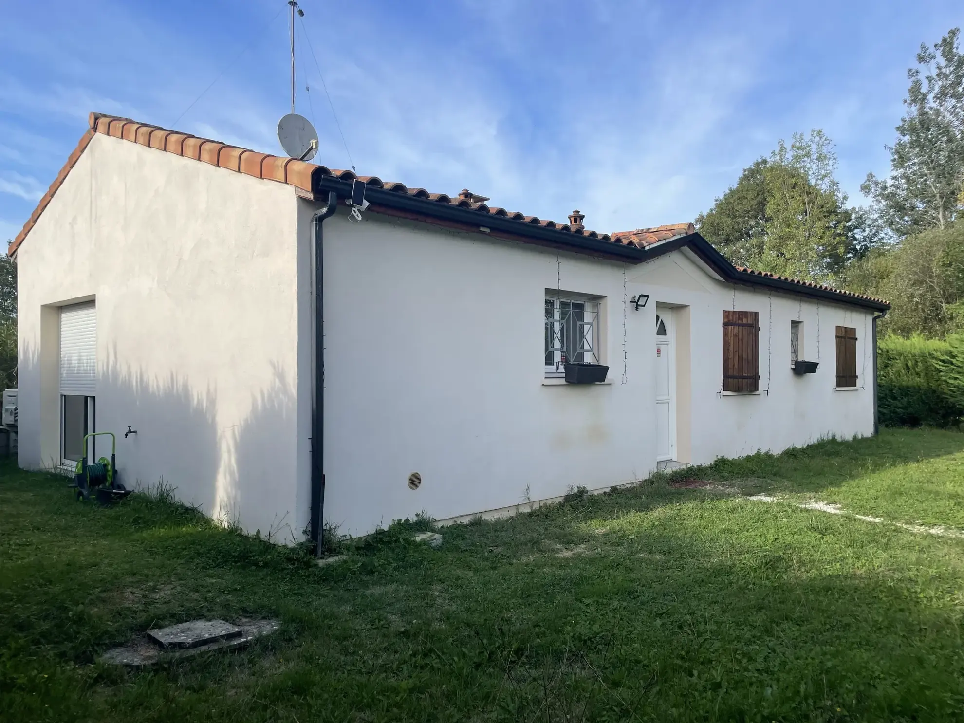 Maison de plain-pied moderne de 101 m² avec terrain clos à Morizes en Gironde