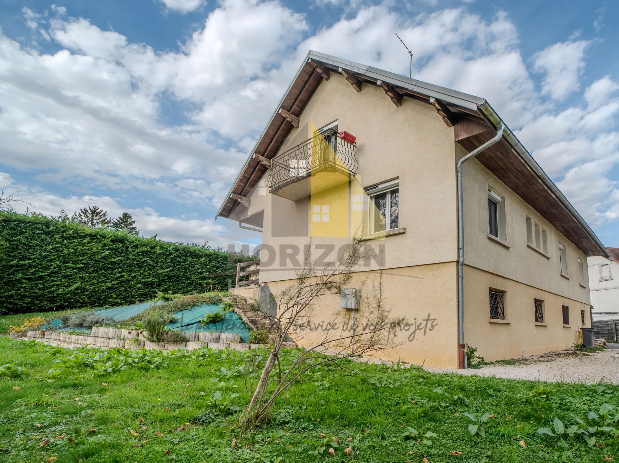 Maison familiale de 180 m² avec jardin à Bletterans - Immobilier résidentiel à vendre 